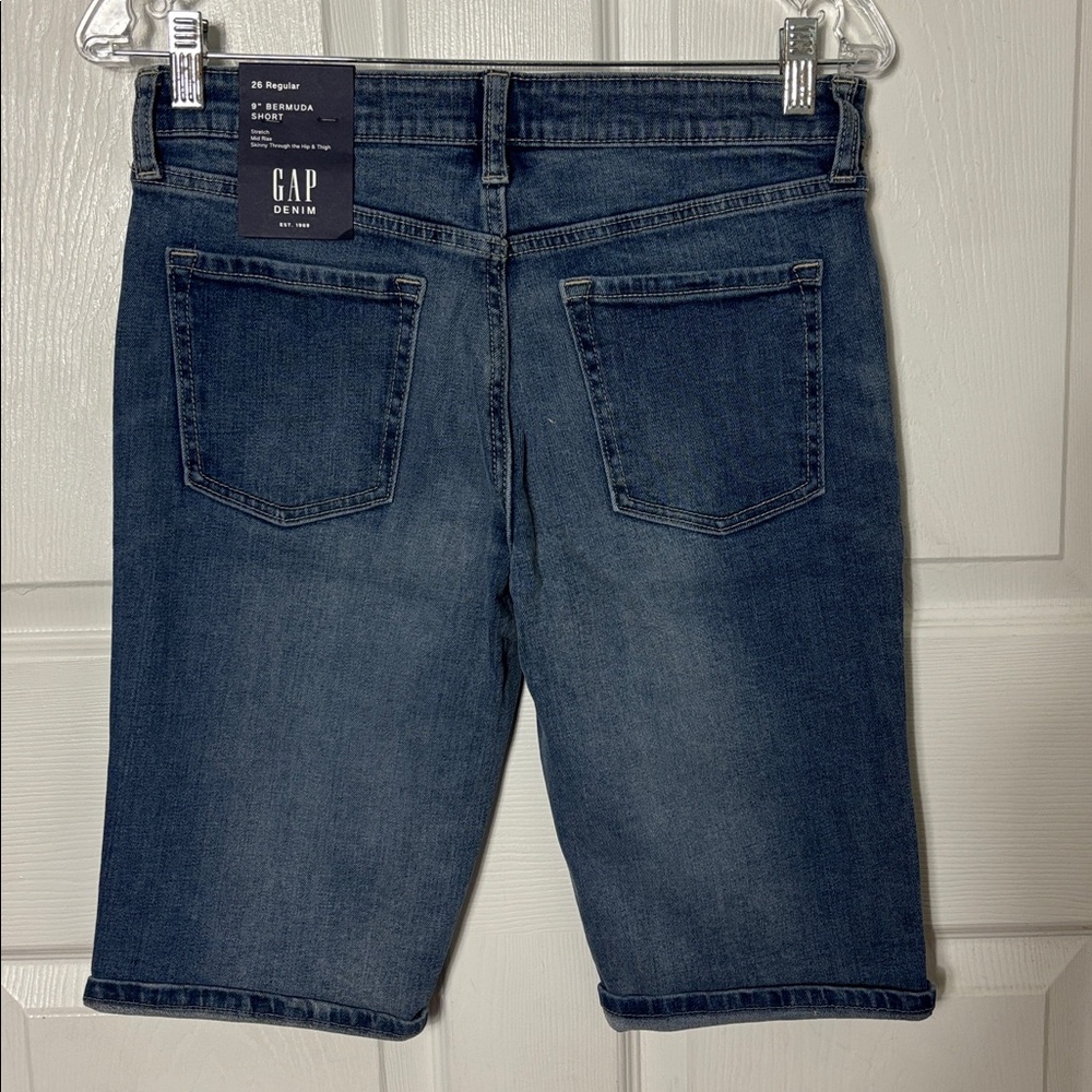 New NWT GAP Mid Rise Bermuda Blue Distressed Denim Shorts Sz 26 Regular Stretch - Picture 2 of 8